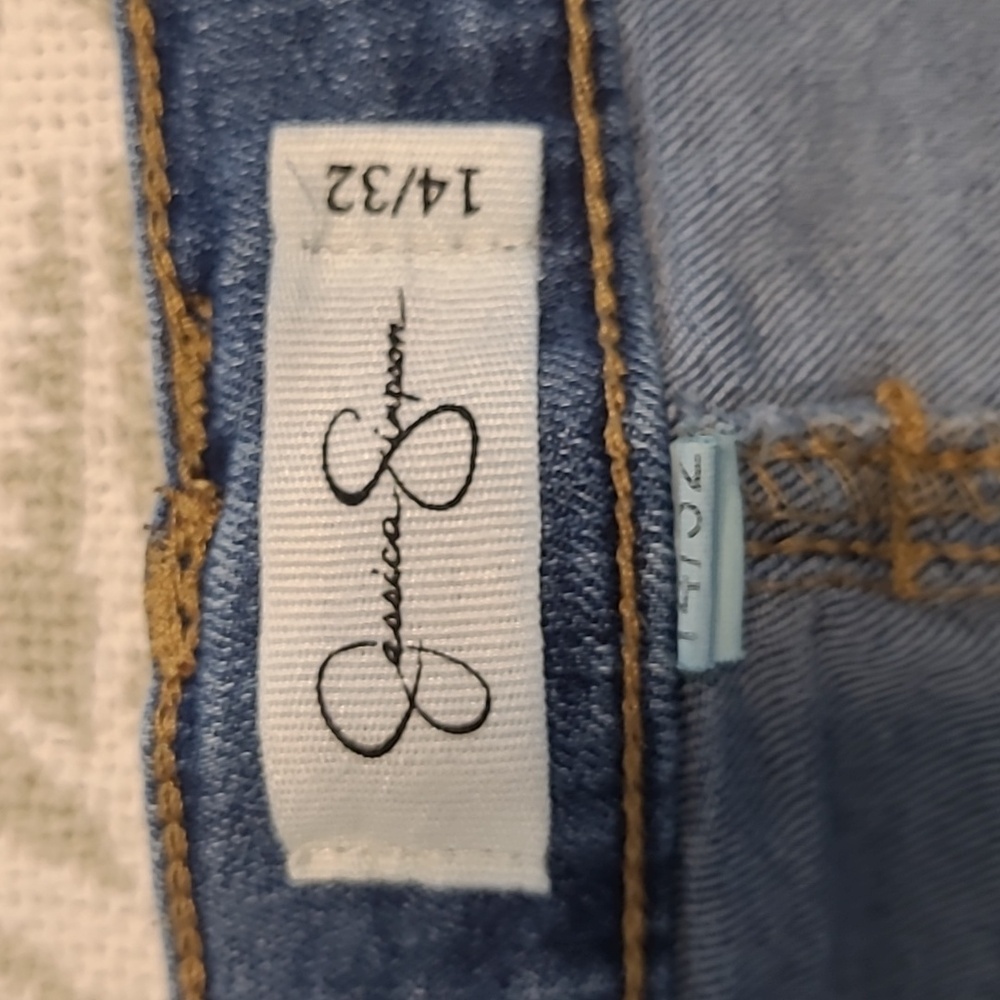 Jessica Simpson Shorts. - Picture 3 of 3